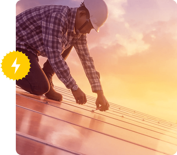 Installateur photovoltaïque sur un toit